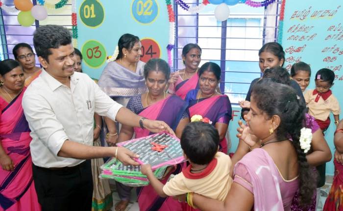 சமூக நலன் மற்றும் மகளிர் உரிமைத்துறை அமைச்சர்  அவர்களின் அறிவுறுத்தலின் படி, மாவட்ட ஆட்சித்தலைவர் அவர்கள்  6 புதிய அங்கன்வாடி மையங்களை திறந்து வைத்தார்.