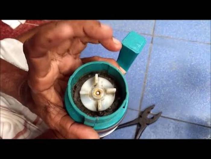 மிக்ஸி ஜாரின் அடிப்பகுதியை எளிதில் சுத்தம் செய்வது எப்படி?