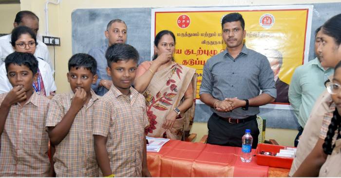 தேசிய குடற்புழு நீக்க நாள் முன்னிட்டு,பெண்கள் மற்றும் மாணாக்கர்களுக்கு மாவட்ட ஆட்சித்தலைவர்  அவர்கள் குடற்புழு நீக்க மாத்திரைகளை வழங்கினார்.