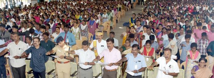 போதைப் பொருள் இல்லாத தமிழ்நாடு - 2026 போதைப் பழக்கத்திற்கு எதிரான உறுதிமொழியினை மாவட்ட ஆட்சித்தலைவர் அவர்கள் தலைமையில் கல்லூரி மாணவர்கள் ஏற்றுக் கொண்டனர்.