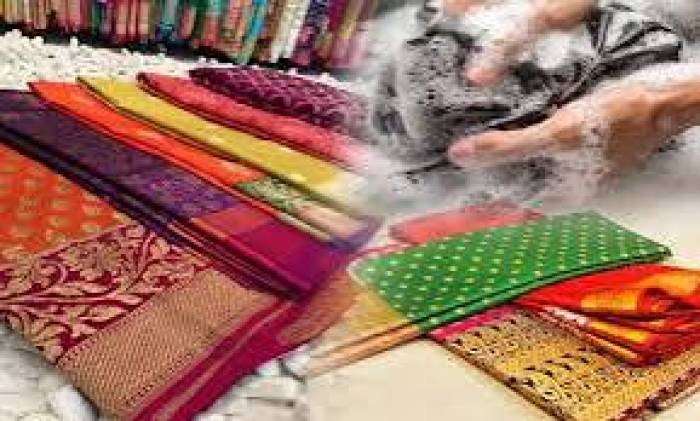 சேலை நீண்ட நாள் புதிதுபோல் இருக்க சில பராமரிப்பு குறிப்புகள்.