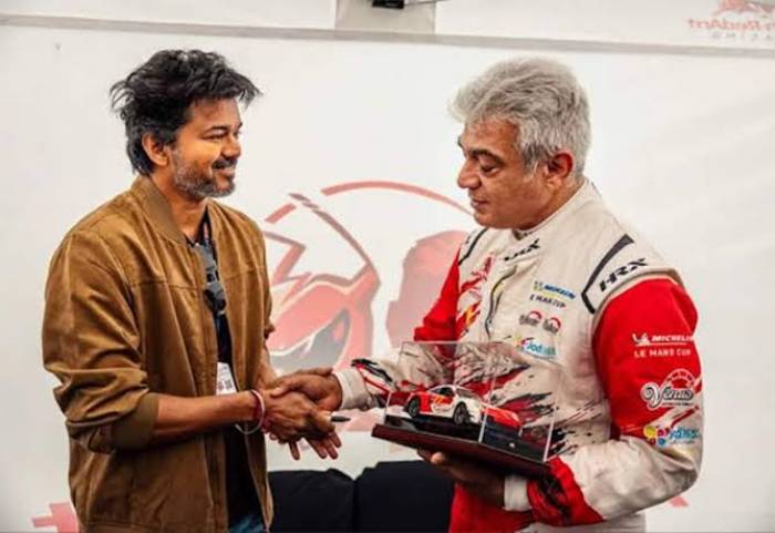 அஜித்துக்கு மினியேச்சர் ரேஸ் கார் பரிசு.