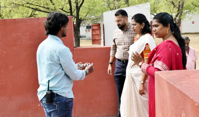 தனியார் பாட்டாசு தொழிற்சாலையினை மாவட்ட ஆட்சித்தலைவர் அவர்கள் பார்வையிட்டு ஆய்வு செய்தார்.
