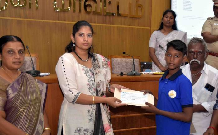 மக்கள் குறைதீர்க்கும் நாள் கூட்டத்தில் ரூ.8.50 இலட்சம் மதிப்பிலான நலத்திட்ட உதவிகளை  மாவட்ட ஆட்சித்தலைவர் அவர்கள் வழங்கினார்.
