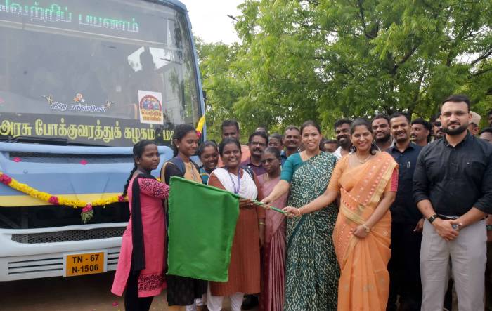 அமைச்சர் அவர்கள் சிவகாசி அரசு கலை மற்றும் அறிவியல் கல்லூரியில் பயிலும் மாணவ/மாணவிகள் பயன்பெறும் வகையில் புதிய வழித்தட பேருந்து சேவையினை தொடங்கி வைத்தார்.