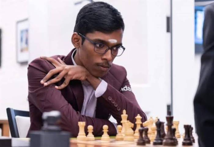 'கிளட்ச்' செஸ்: ஒரே நாளில் 3 வெற்றிகளுடன் பிரக்ஞானந்தா முதலிடம்.