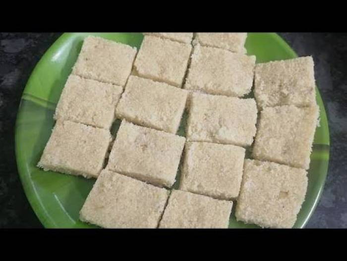 தேங்காய் ரவா பர்ஃபி (Rava Coconut Burfi).